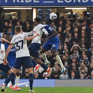 Chelsea shatter Spurs’ top four bid