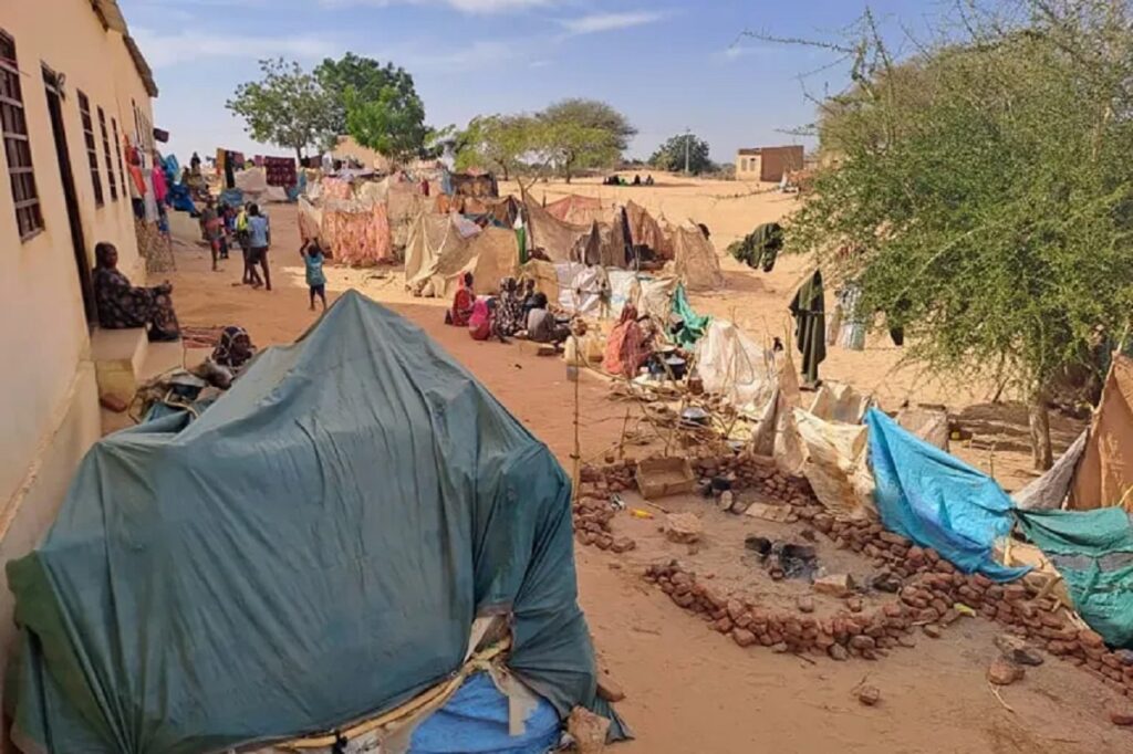 Zamzam camp for displaced people in North Darfur shelters more than half a million displaced people (Al Jazeera)